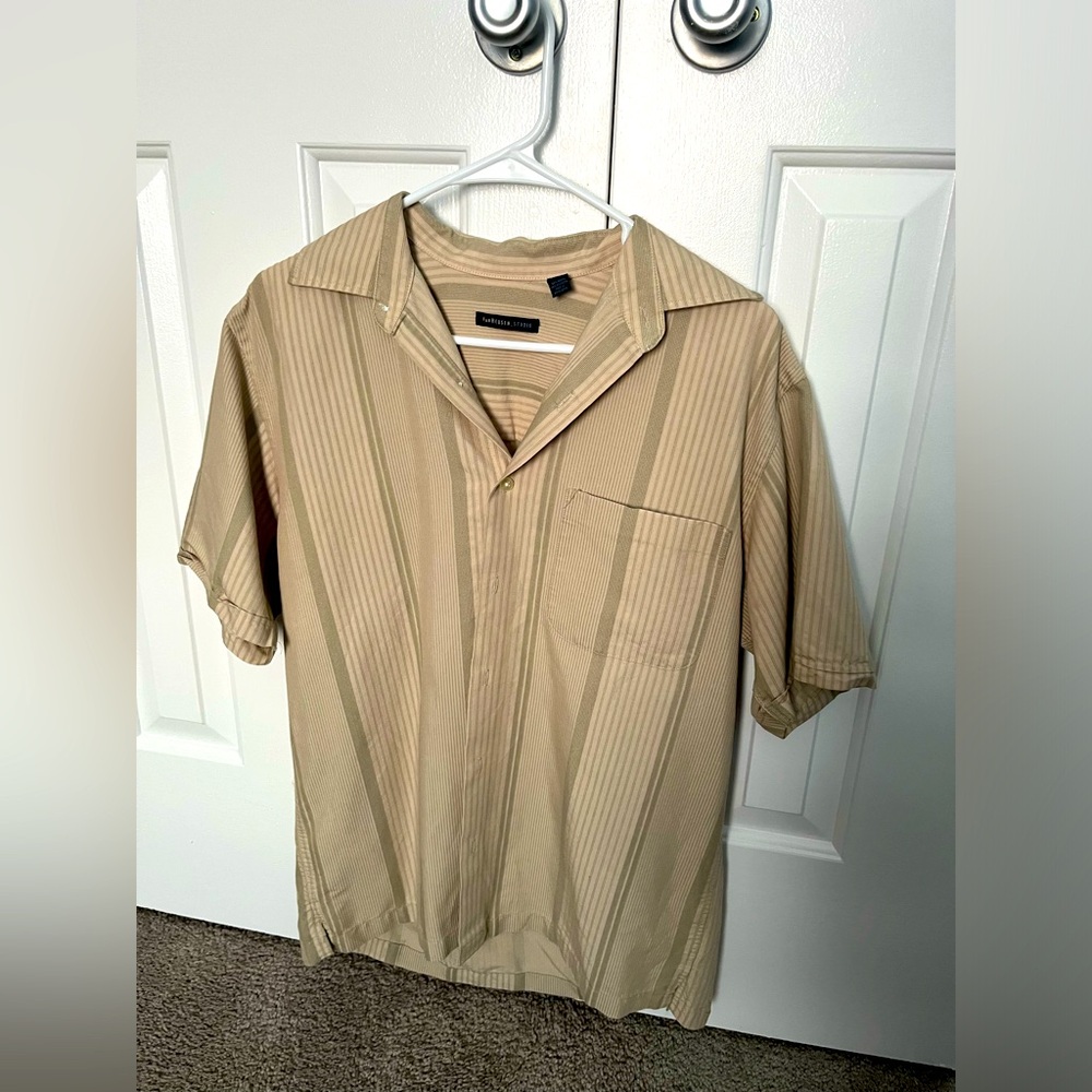 Van Heusen Men’s Small (14-14.5 neck) Short Sleeve Button up button down shirt